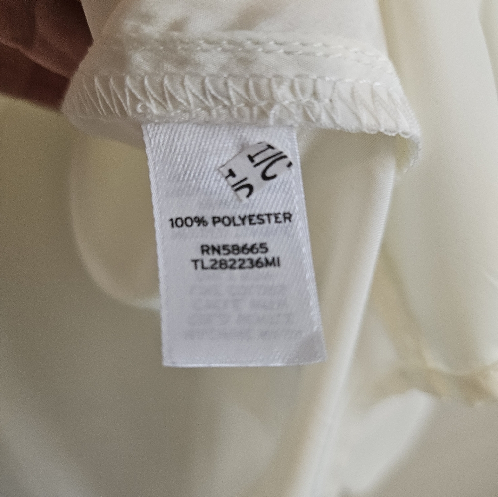 NWT Leigh Elegant White Women's Top With Lace accent Size XL. - Picture 4 of 14